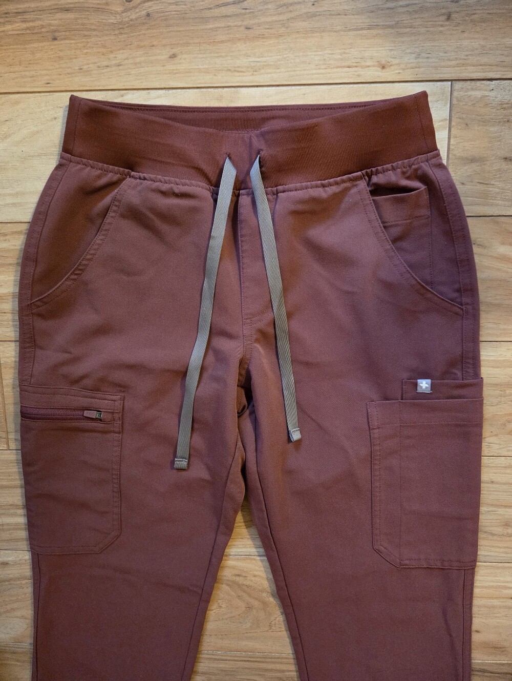 FIGS Yola Yoga Scrub Pants Womens XS Dark Cherry Cargo Drawstring - Picture 2 of 8